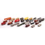 COLLECTION OF ASSORTED 00 GAUGE ROLLING STOCK WAGONS