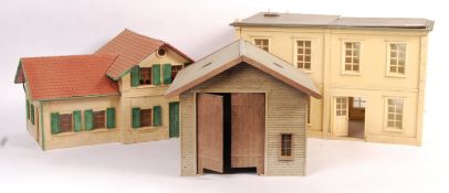 COLLECTION OF G SCALE GARDEN RAILWAY BUILDINGS