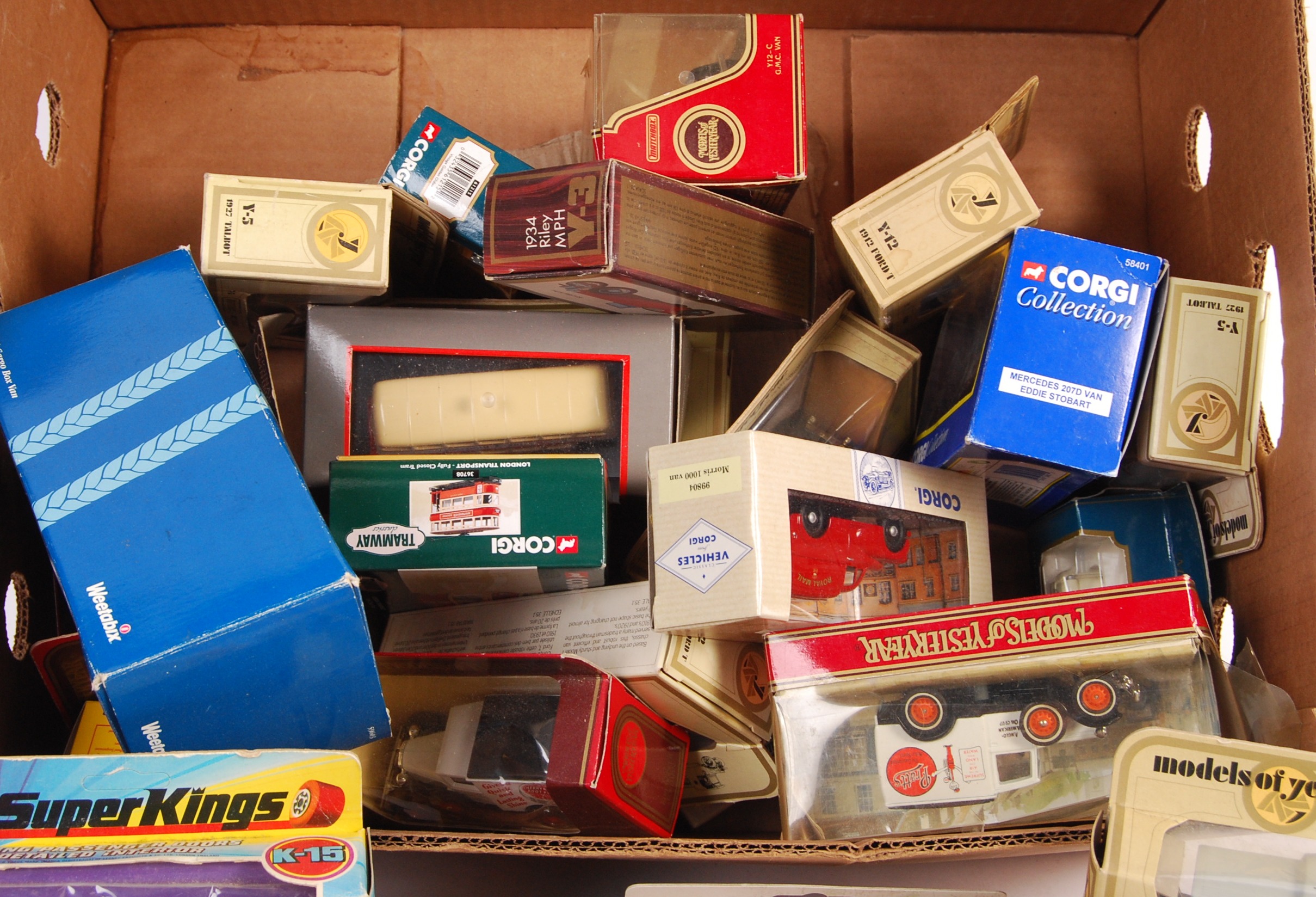 ASSORTED BOXED SCALE DIECAST MODEL VEHICLES - Image 2 of 3