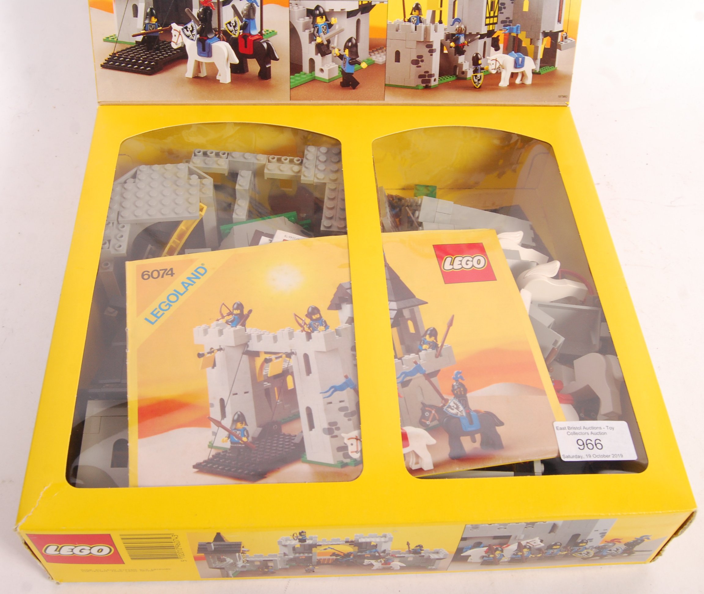 VINTAGE LEGO LEGOLAND BOXED BLACK FALCON FORTRESS BUILDING SET - Image 3 of 3