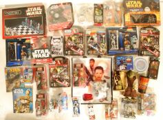 LARGE COLLECTION OF ASSORTED STAR WARS MERCHANDISE