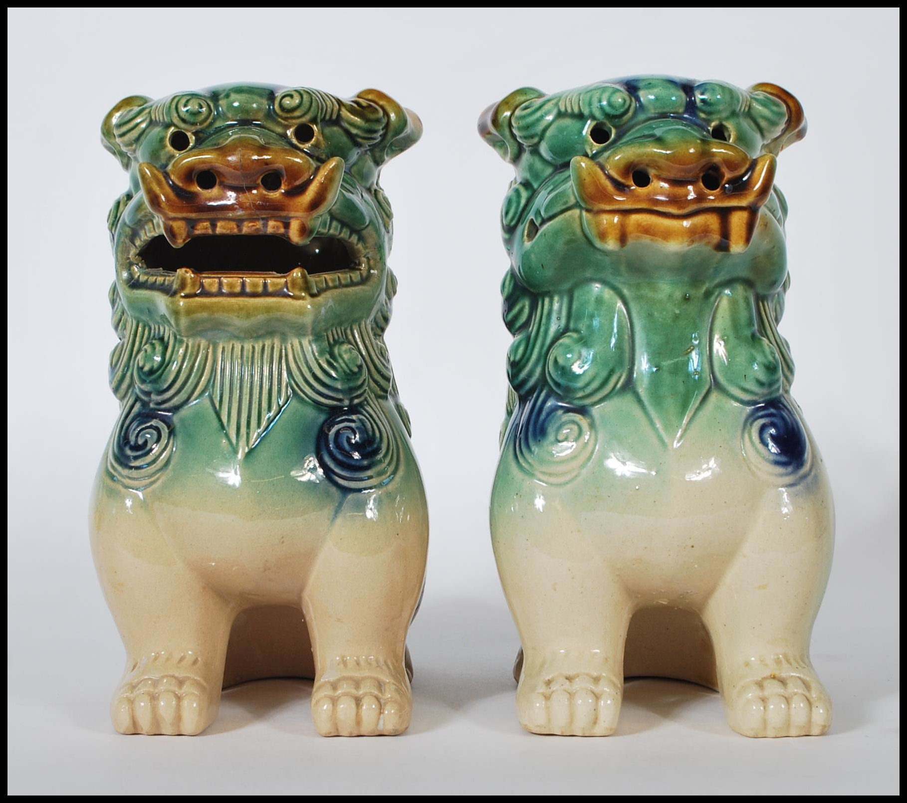 A pair of mid 20th Century Chinese porcelain templ