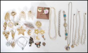 A collection of vintage costume jewellery to inclu