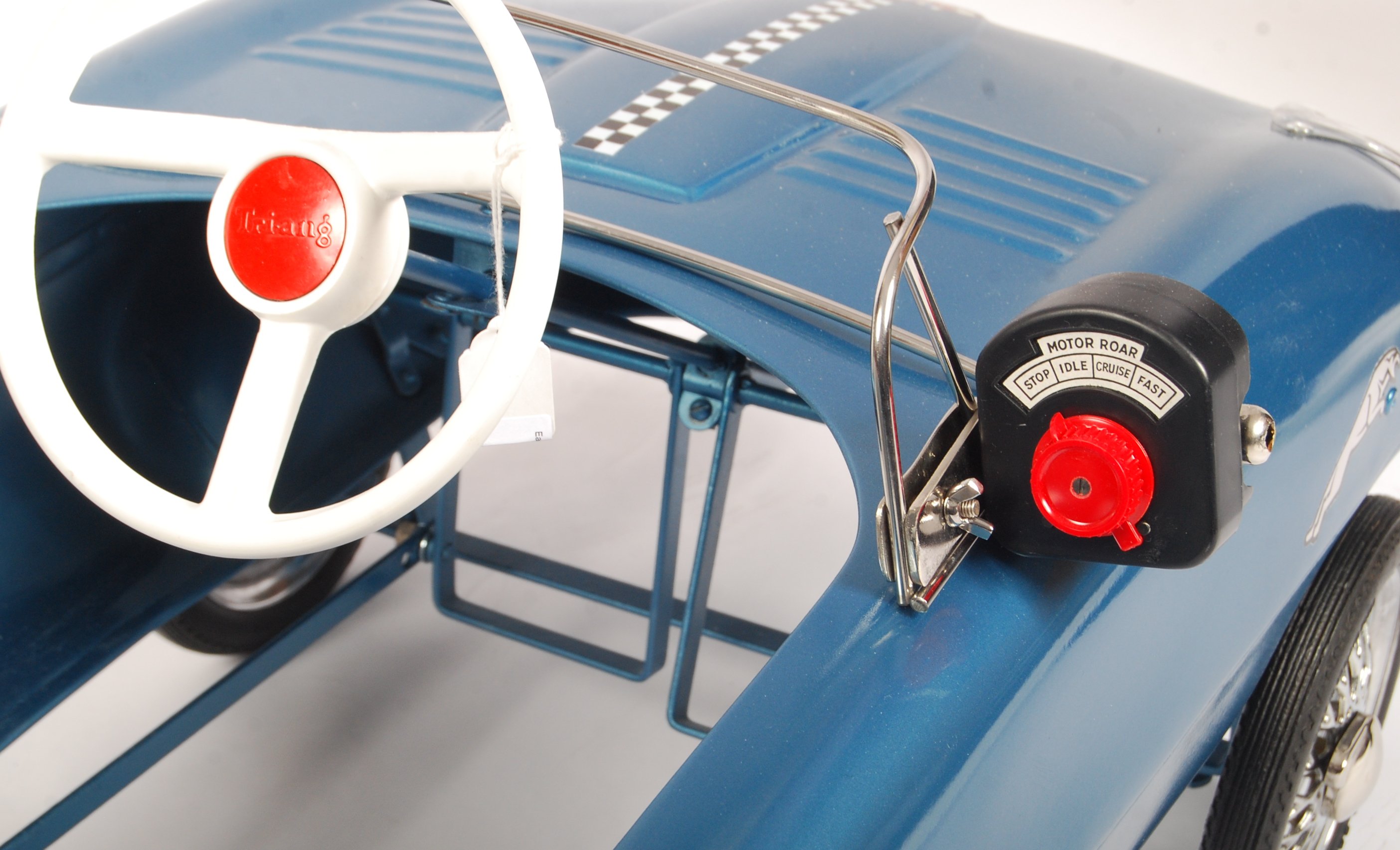 INCREDIBLE 1960'S TRI-ANG E-TYPE JAGUAR PEDAL CAR WITH MOTOR ROAR - Image 7 of 8