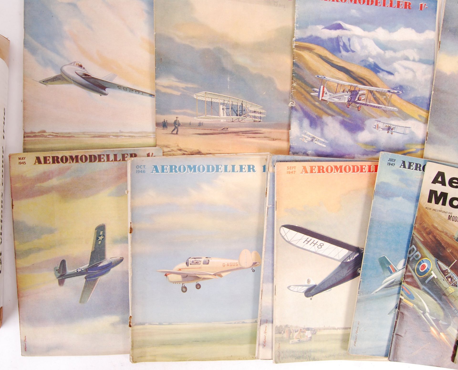 COLLECTION OF VINTAGE 1940'S AEROPLANE SPOTTER & MODELLER MAGAZINES - Bild 2 aus 4