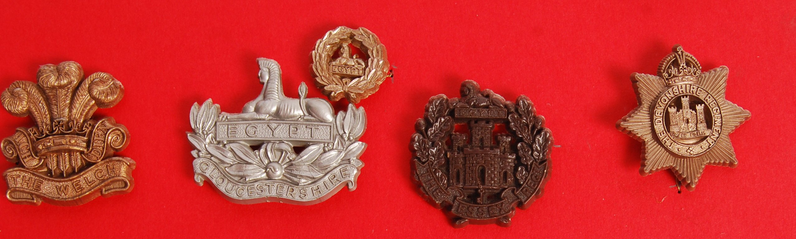 RARE COLLECTION OF WWII ECONOMY PLASTIC CAP BADGES - Image 3 of 4