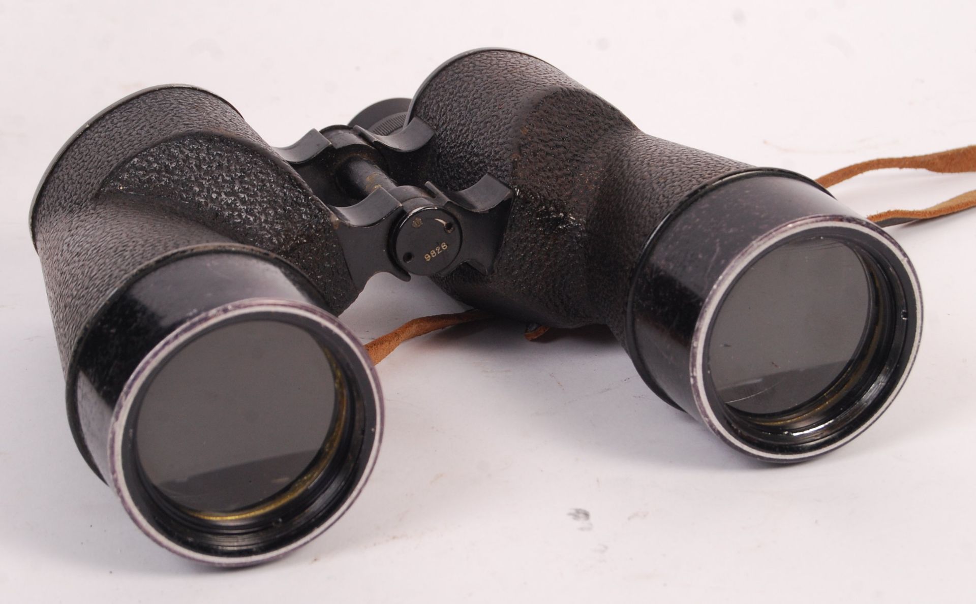 PAIR OF WWII RAAF 7X50 BINOCULARS IN LEATHER CASE - Bild 3 aus 4