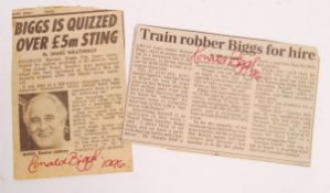 THE GREAT TRAIN ROBBERY - RONNIE BIGGS AUTOGRAPHED CUTTINGS