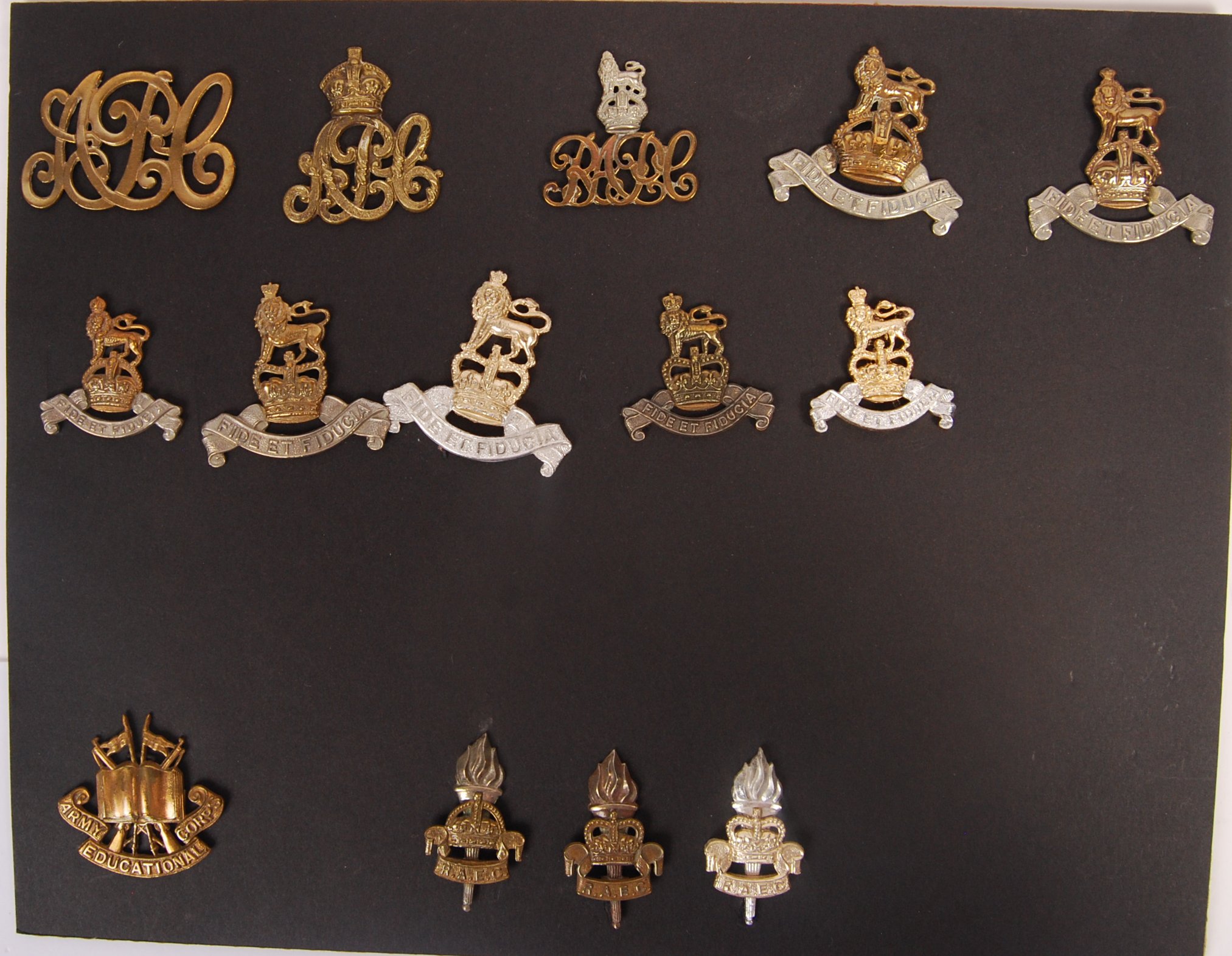 COLLECTION OF VINTAGE WWII & LATER UNIFORM CAP BADGES - Image 4 of 8