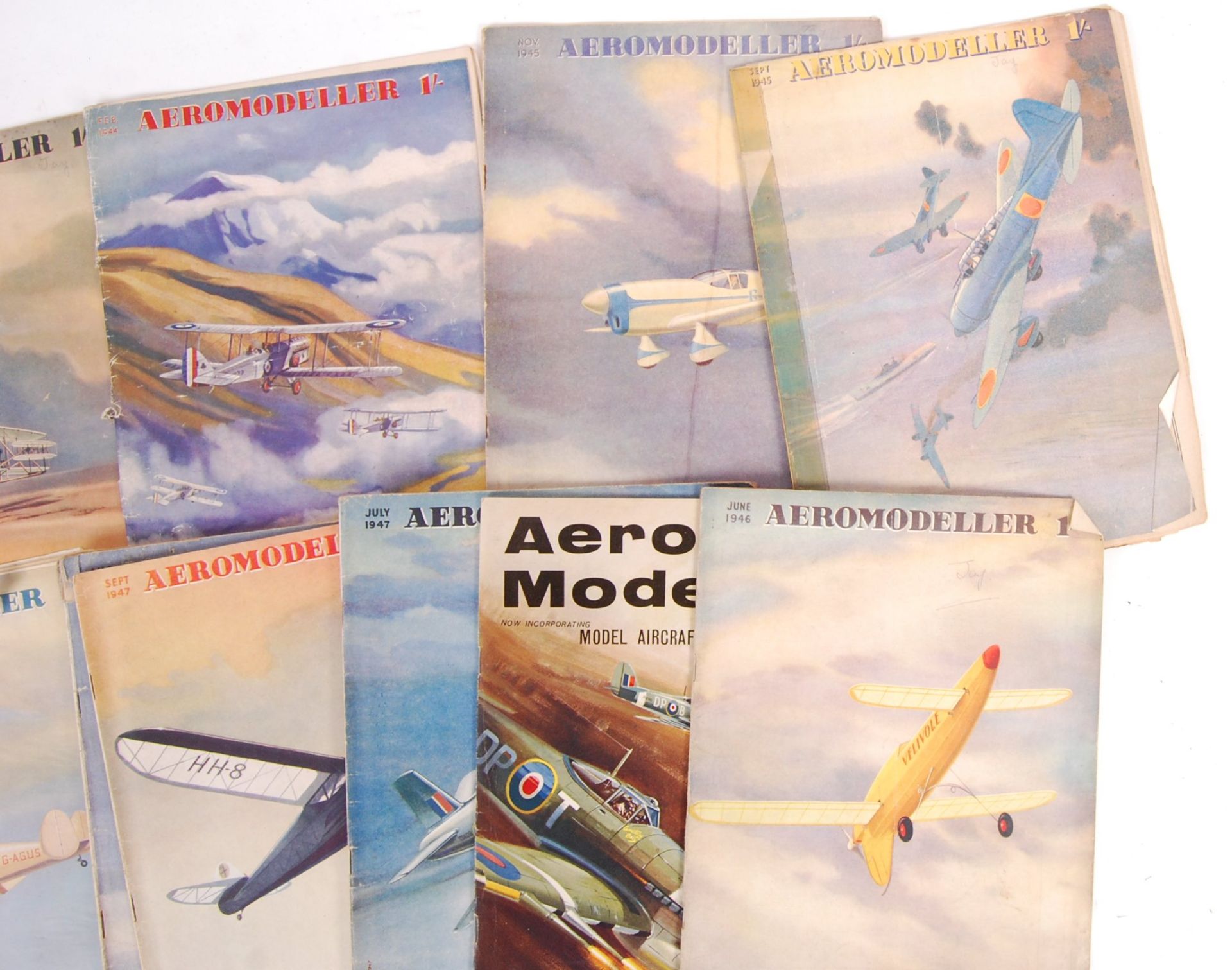 COLLECTION OF VINTAGE 1940'S AEROPLANE SPOTTER & MODELLER MAGAZINES - Bild 3 aus 4