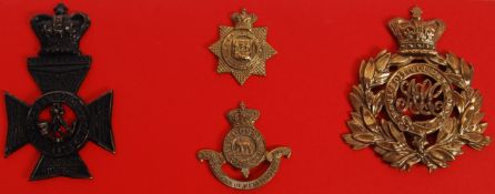 GOOD COLLECTION OF ANTIQUE / VINTAGE MILITARY CAP BADGES