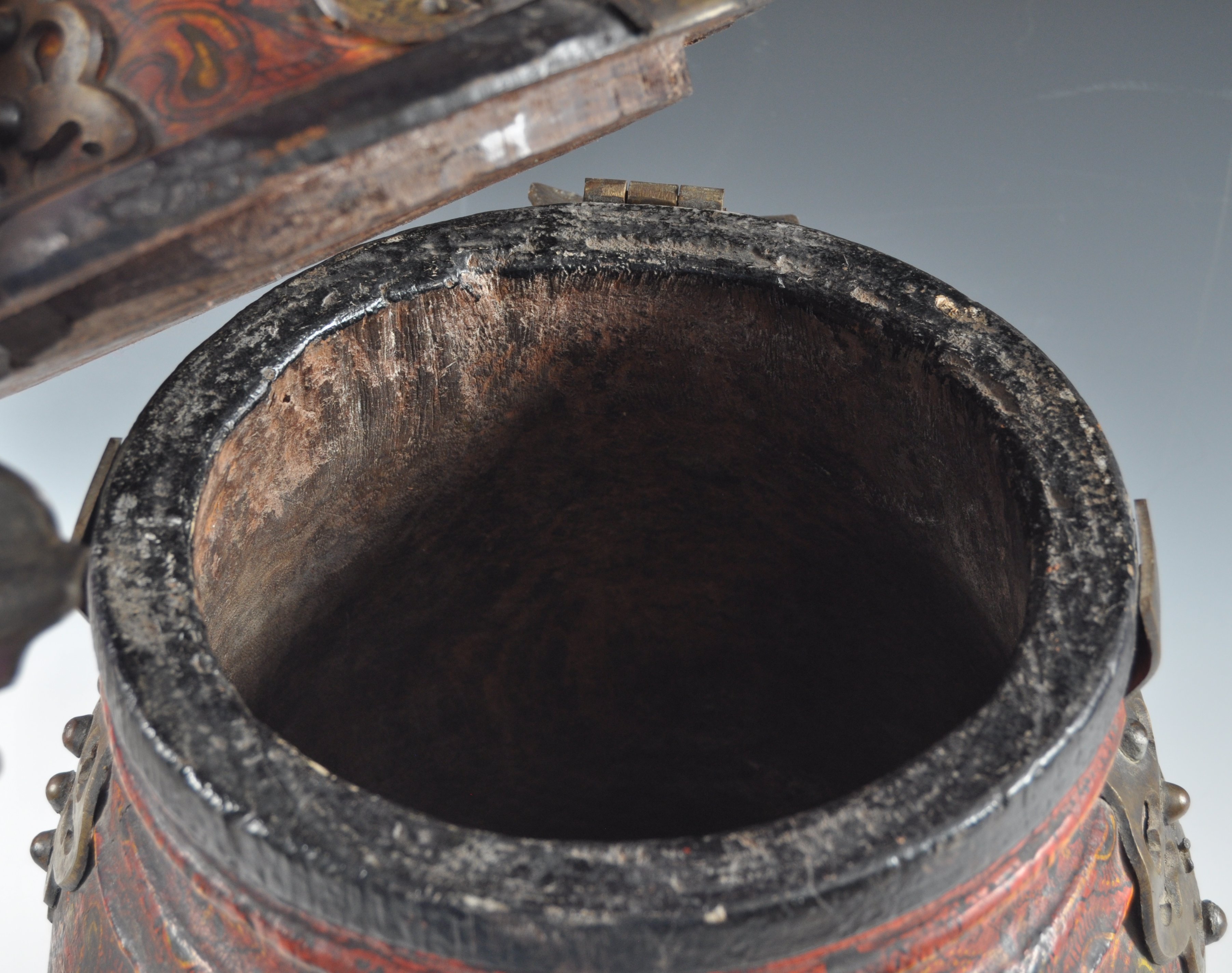 19TH CENTURY PERSIAN WOODEN LIDDED PRESERVE JAR / - Image 4 of 5