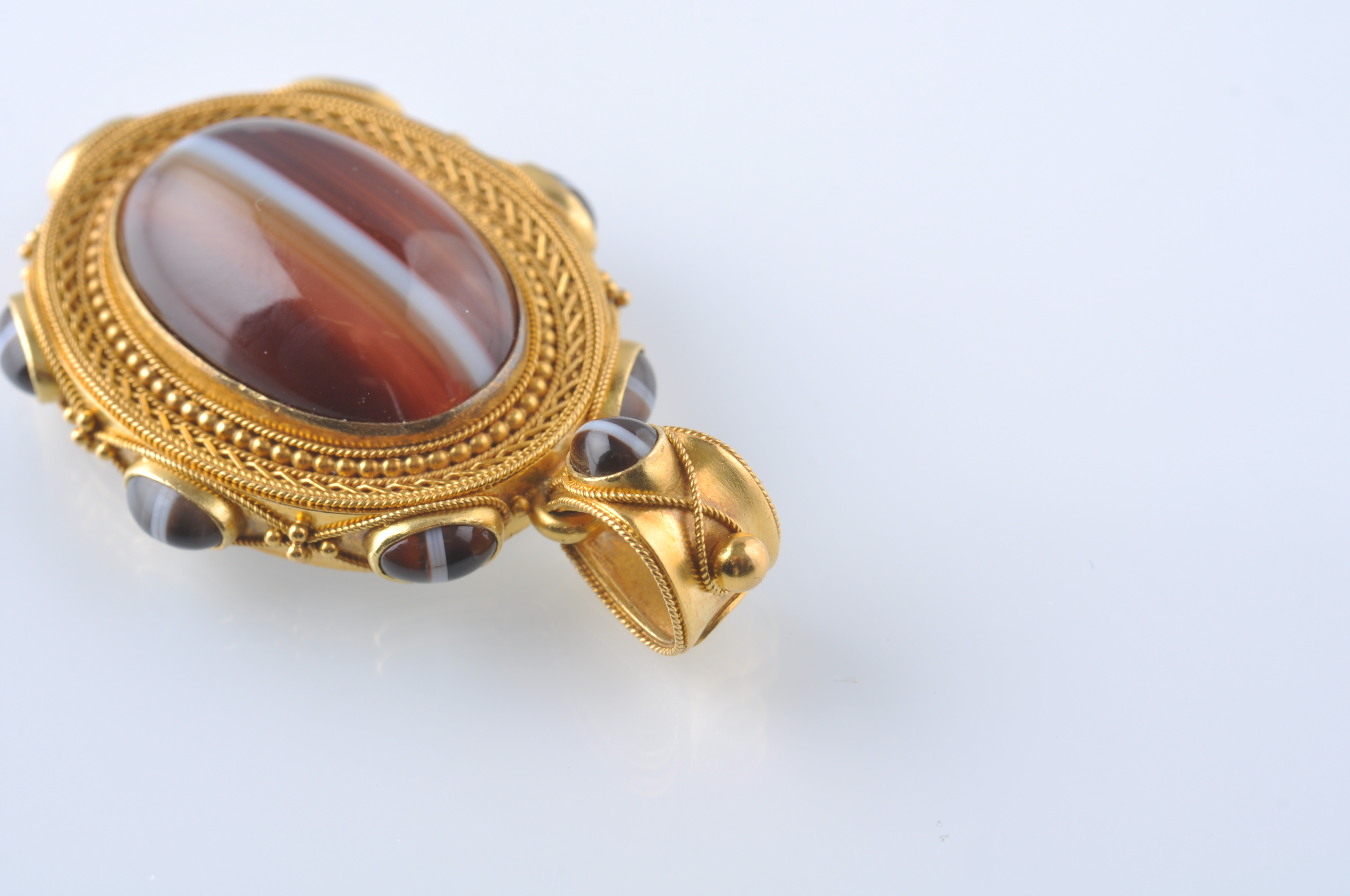 A 19th CENTURY 18ct GOLD AGATE LOCKET PENDANT - Image 3 of 4