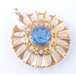 AN 18CT GOLD AND BLUE GEM PENDANT BROOCH