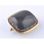 VICTORIAN 9CT GOLD AGATE LADIES BROOCH