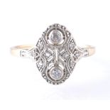 AN 18CT GOLD & PLATINUM ART DECO DIAMOND RING