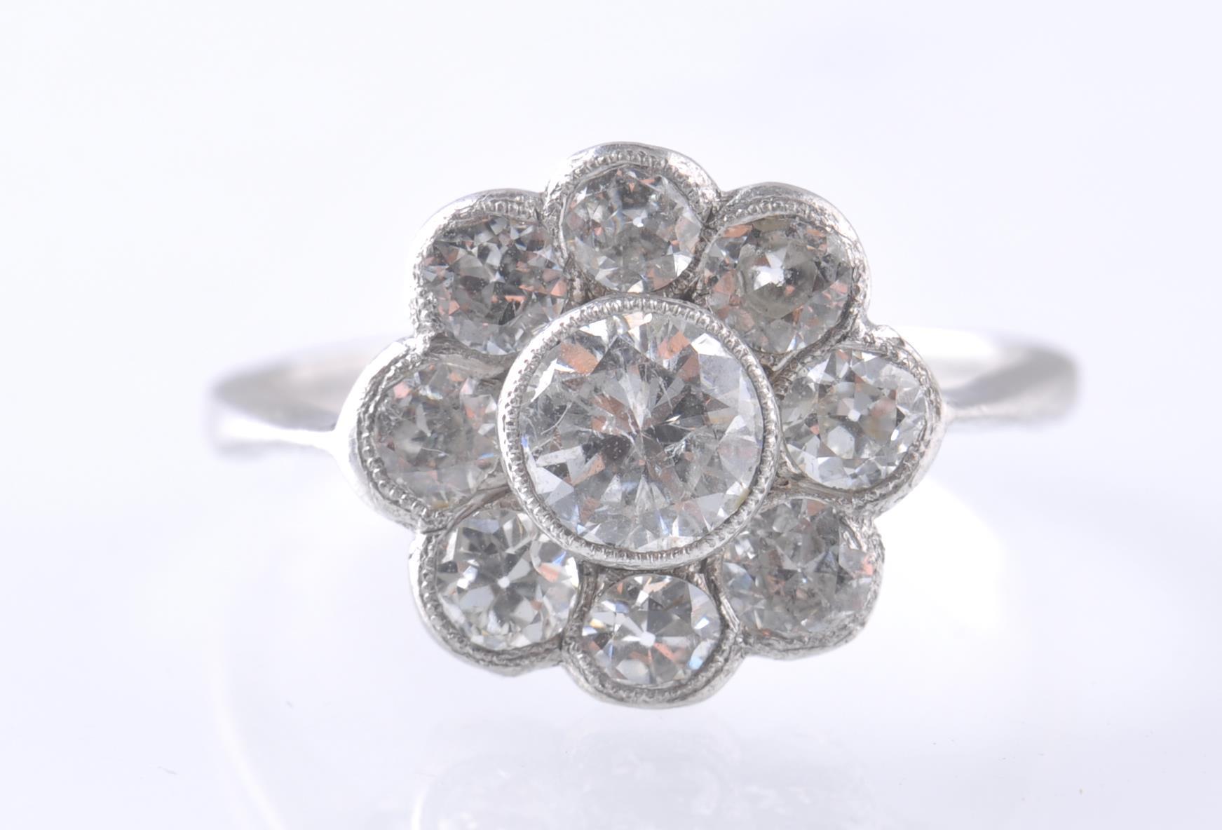 AN EARLY 20TH CENTURY PLATINUM AND DIAMOND CLUSTER - Image 2 of 4