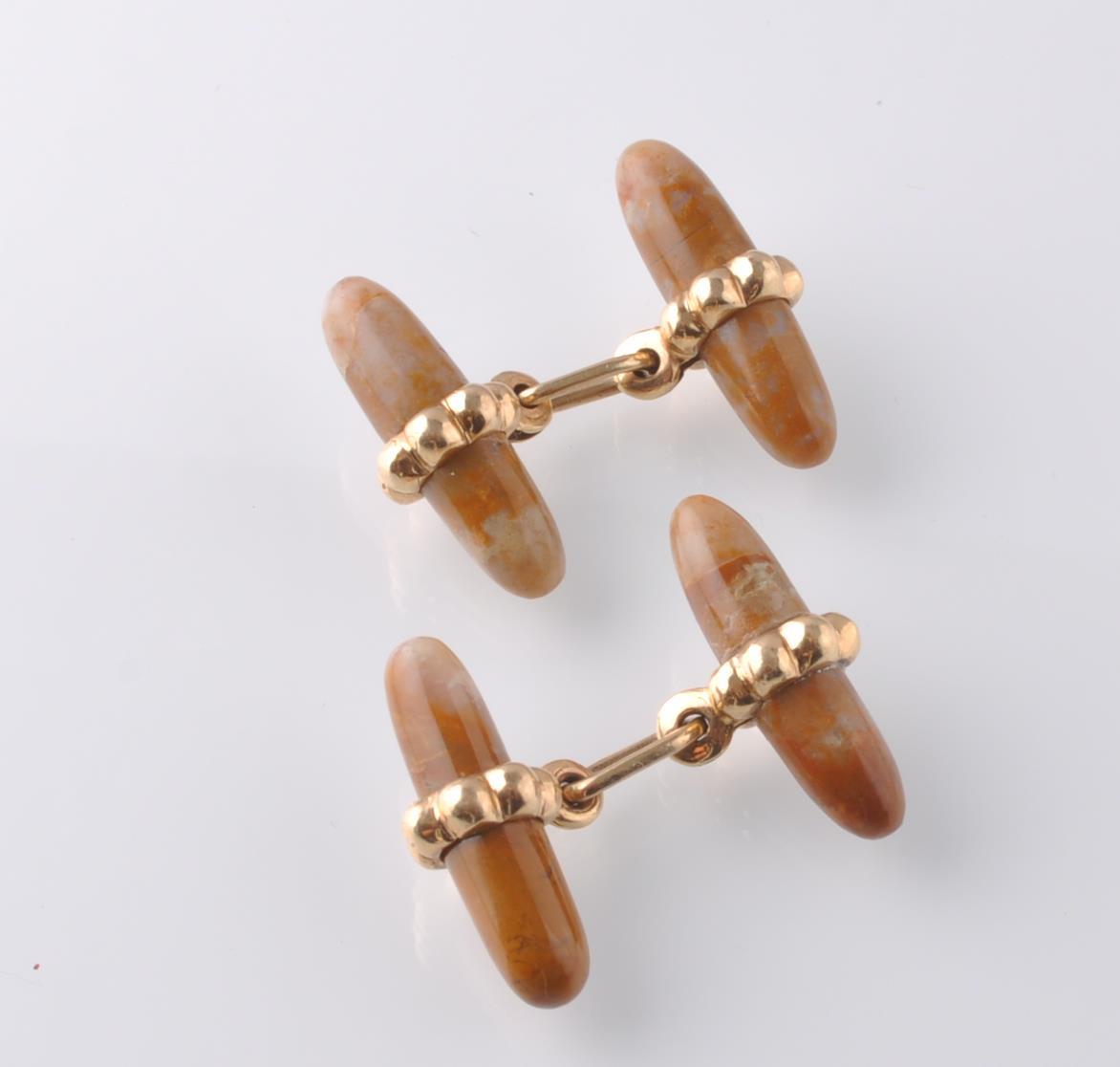 A PAIR OF 18CT GOLD AGATE CUFFLINKS - Image 4 of 5