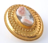 VICTORIAN 19TH CENTURY GOLD AND HARDSTONE CAMEO BR