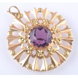 AN 18CT GOLD AND PURPLE GEM PENDANT BROOCH