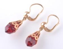 A PAIR OF ITALIAN GOLD DROP EARRINGS