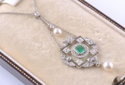 AN ART DECO EMERALD PEARL AND DIAMOND PENDANT NECK