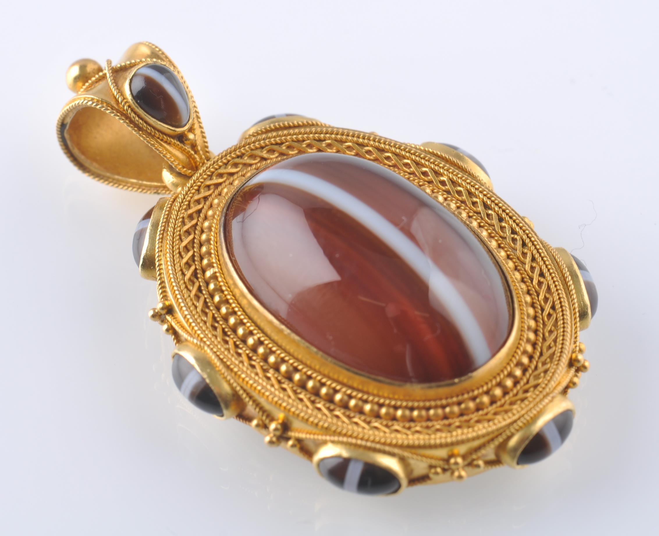 A 19th CENTURY 18ct GOLD AGATE LOCKET PENDANT