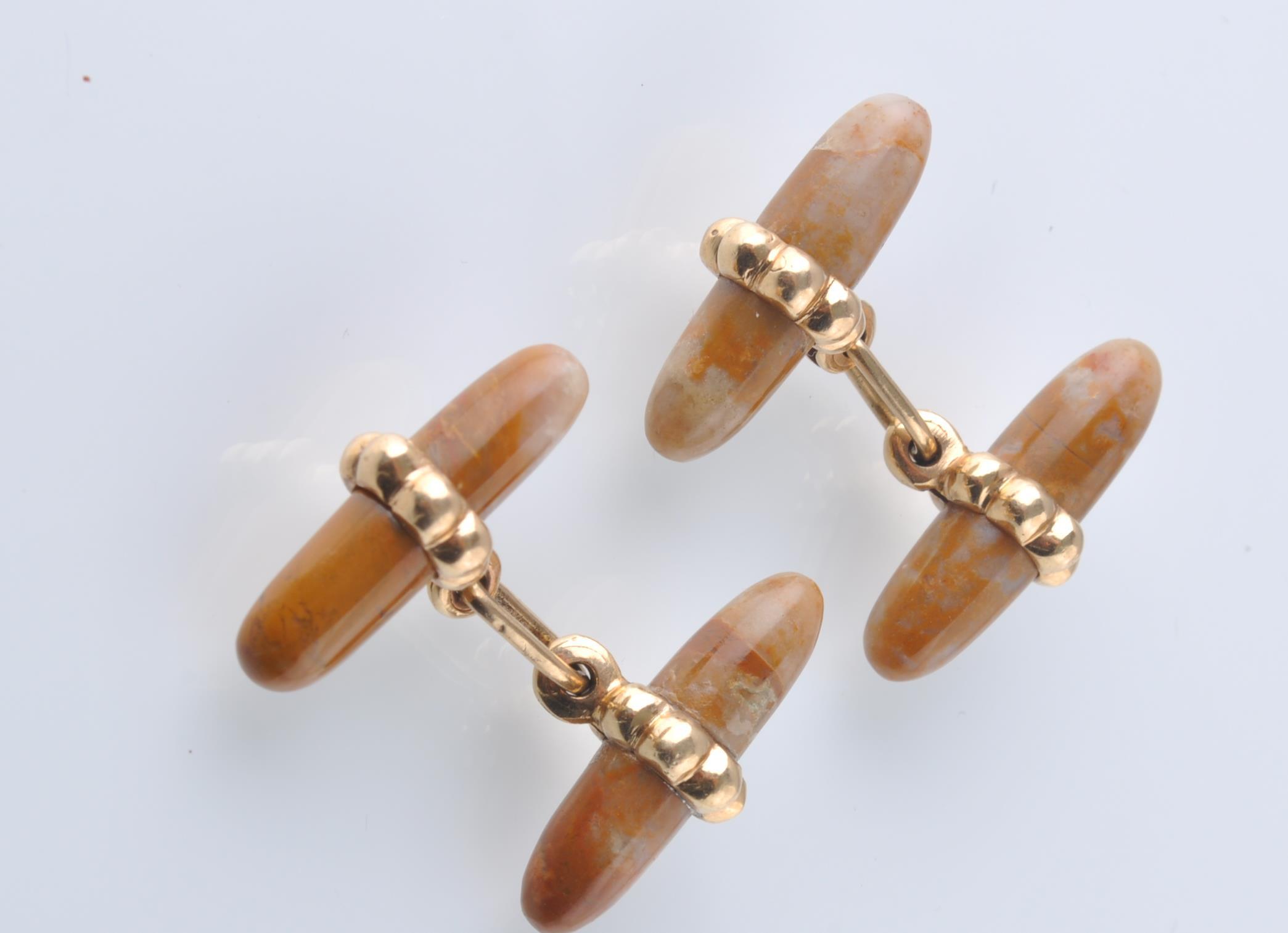 A PAIR OF 18CT GOLD AGATE CUFFLINKS - Image 5 of 5