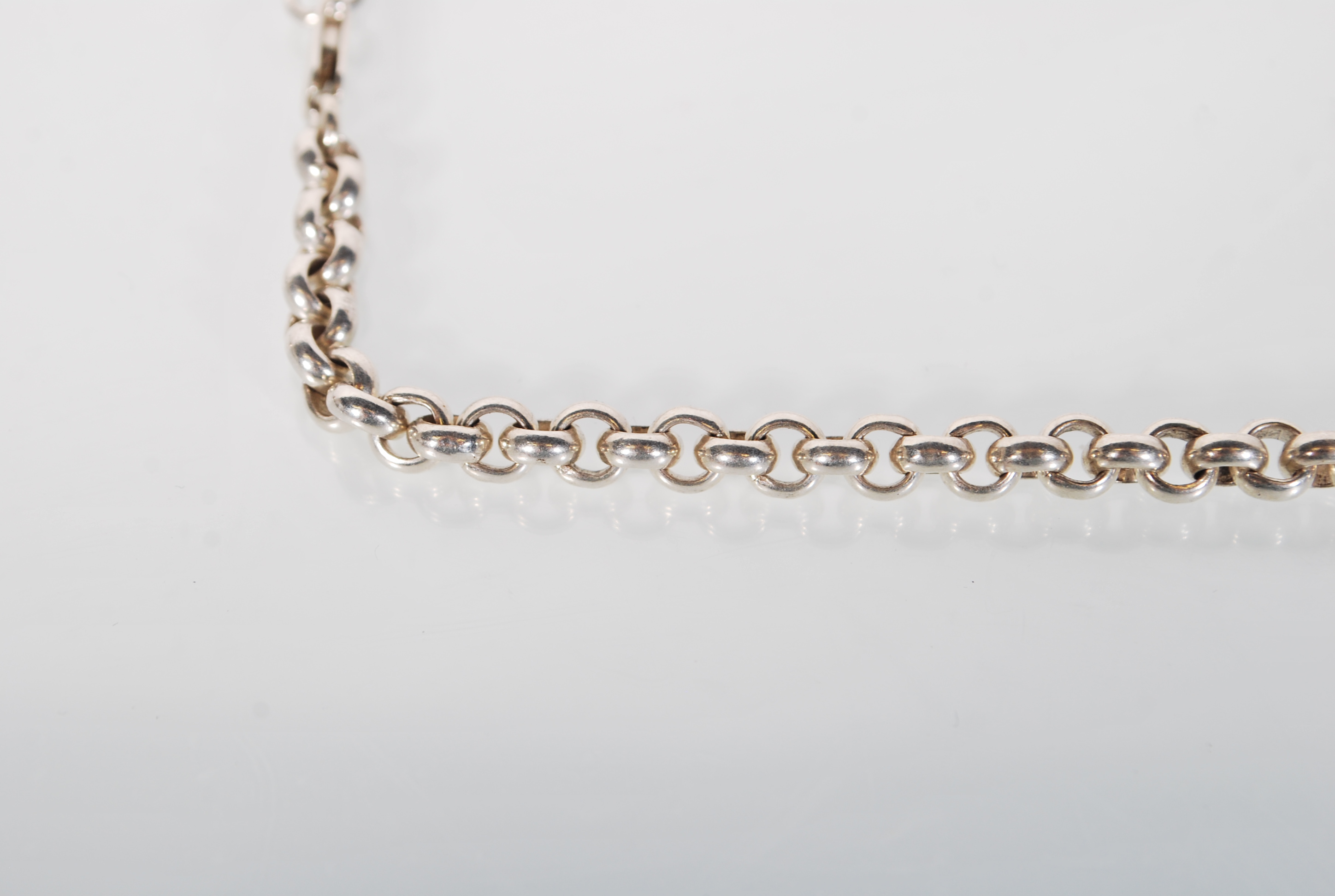 An English hallmarked 925 silver belcher link neck - Image 2 of 7