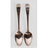 A pair of Georgian silver hallmarked tea spoons th