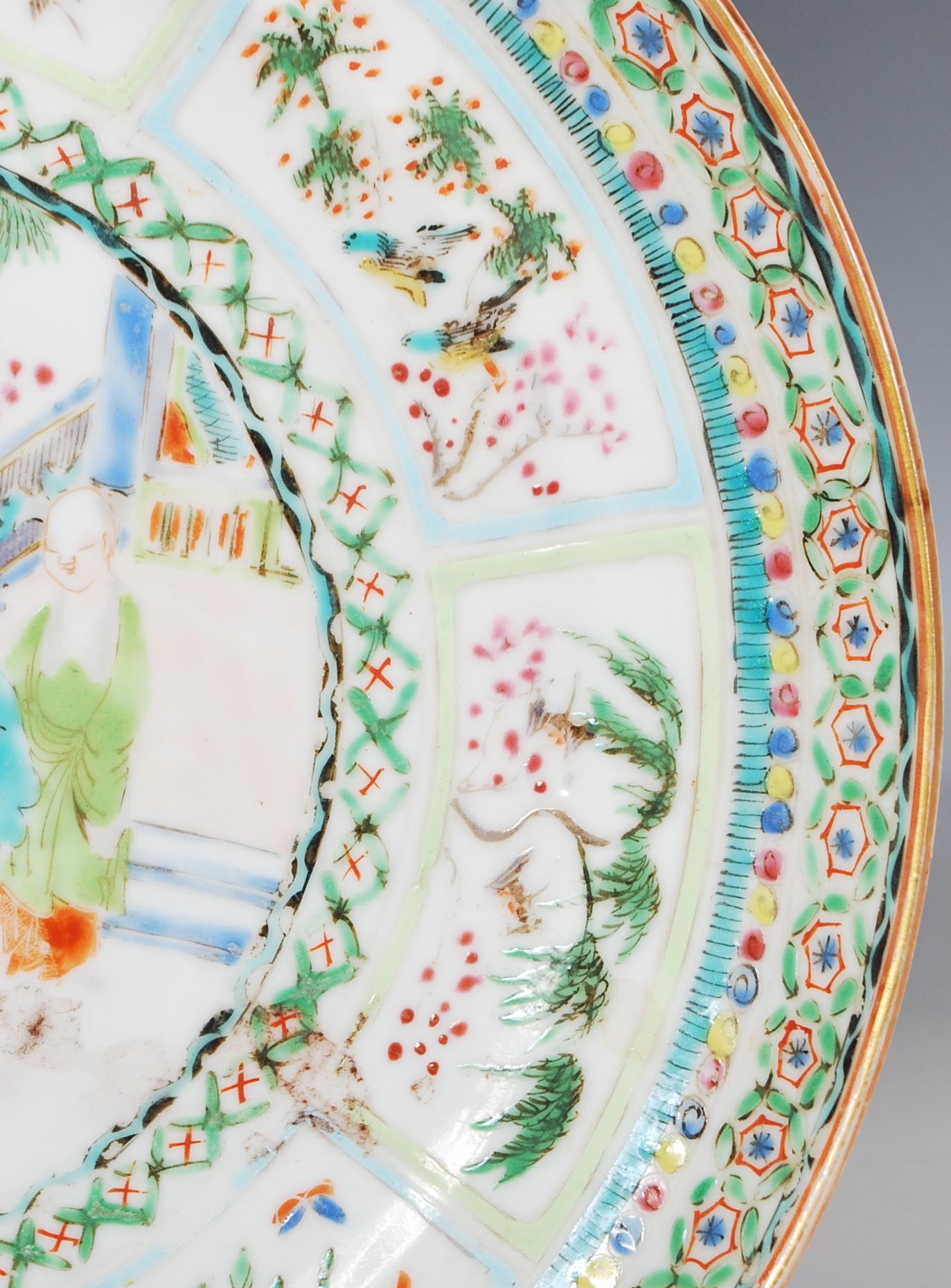 A 19th Century Chinese famille verte plate decorat - Image 6 of 8