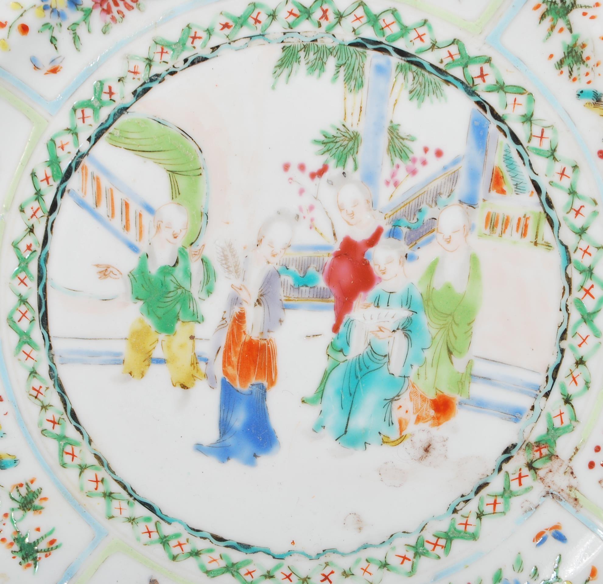 A 19th Century Chinese famille verte plate decorat - Image 3 of 8