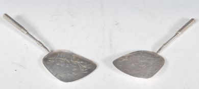 A pair of 20th Century silver serving utensils hav