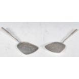 A pair of 20th Century silver serving utensils hav