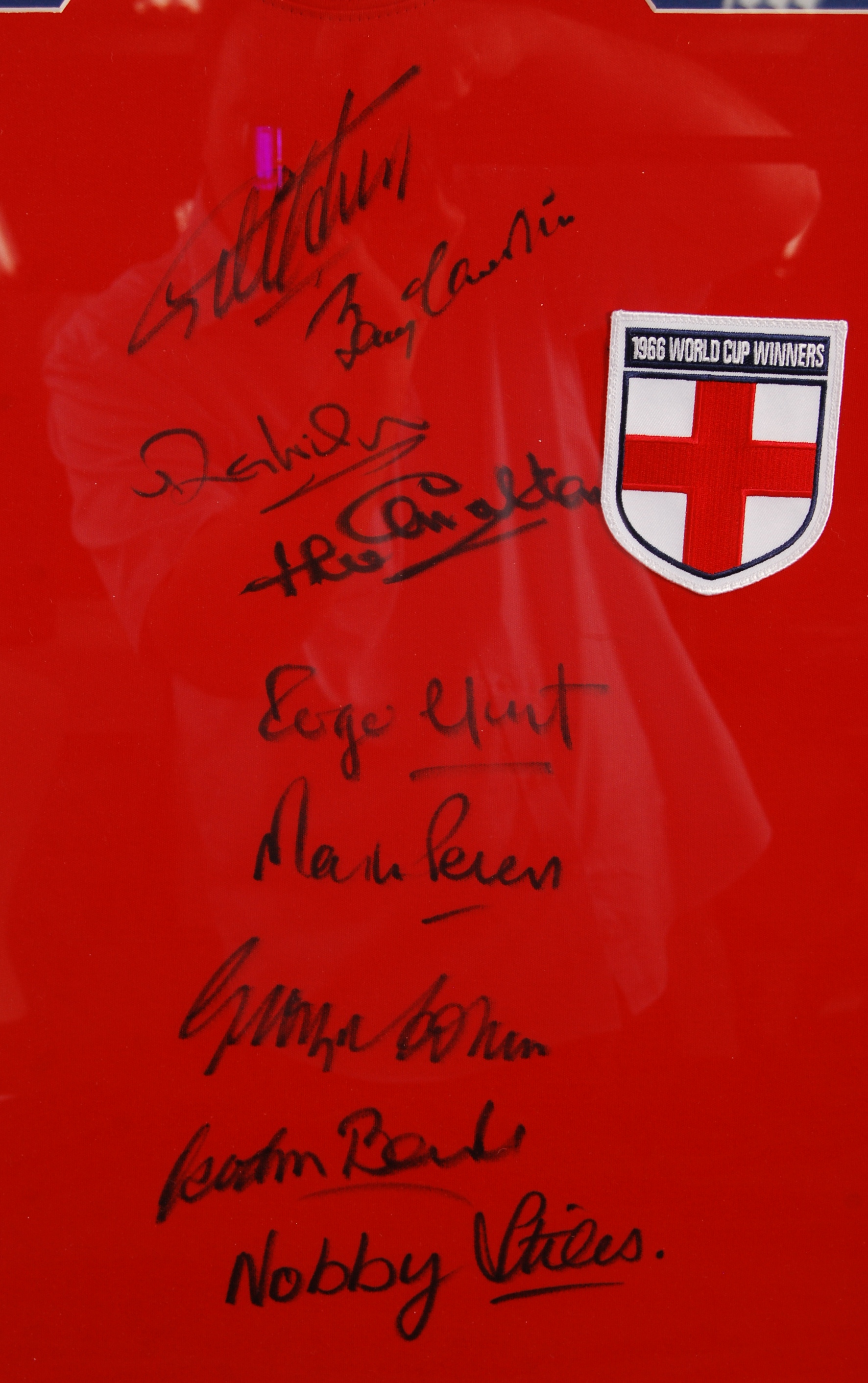 WORLD CUP 1966 ENGLAND SQUAD AUTOGRAPHED REPLICA SHIRT PRESENTATION - Image 2 of 4