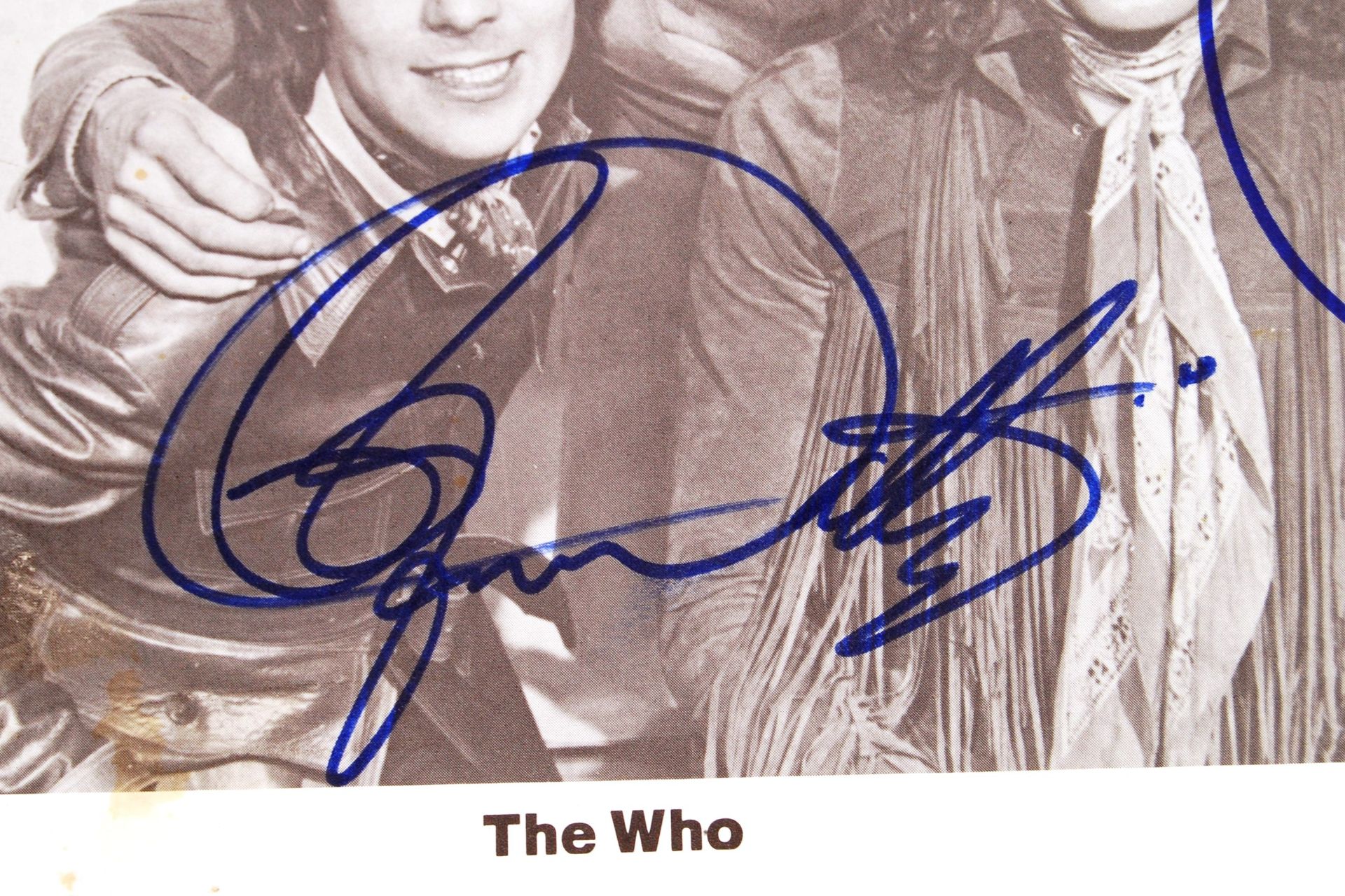 RARE ' THE WHO ' VINTAGE SIGNED 8X10" PROMOTIONAL PHOTOGRAPH - Bild 3 aus 4