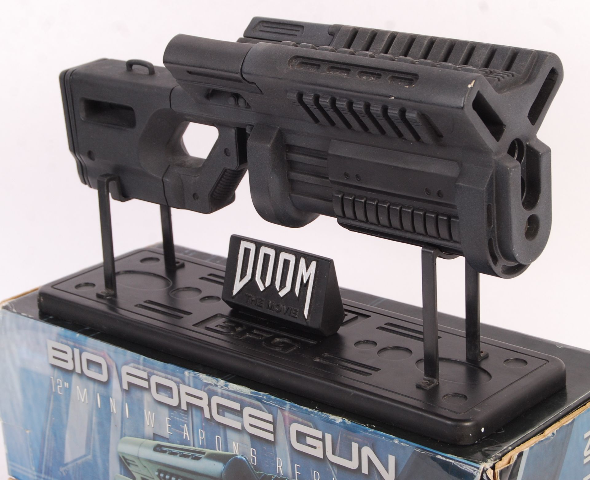 UNIVERSAL STUDIOS 12" MINI WEAPON REPLICA DOOM BIO FORCE GUN - Bild 3 aus 5