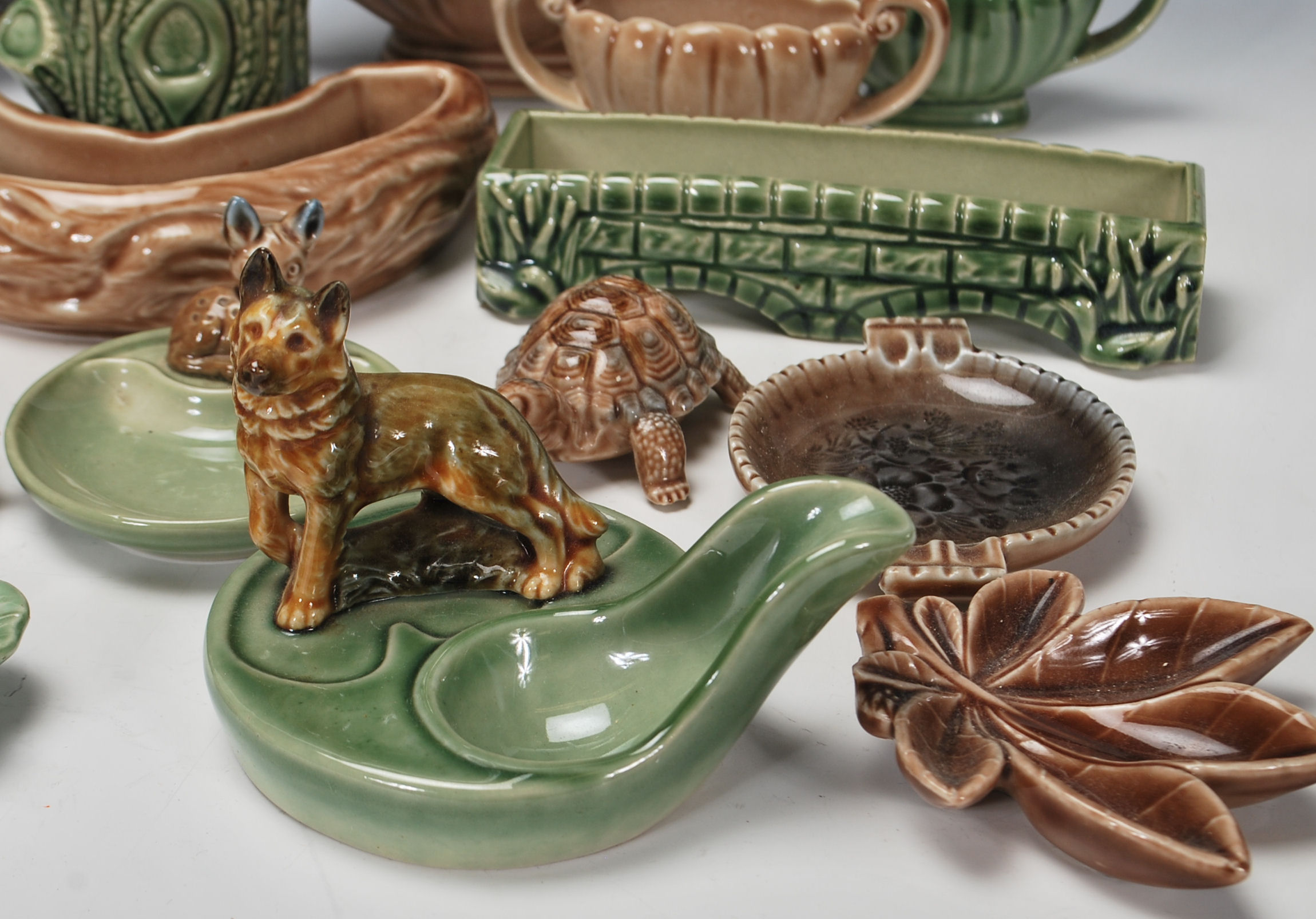 A collection of vintage 20th century Wade ceramics to include a green glazed pipe holder having an - Image 4 of 7