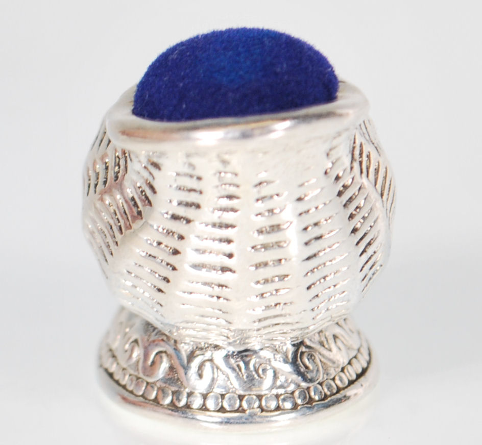 A stamped 925 silver pin cushion in the form of a conch shell raised on a footed base with a blue - Image 4 of 7