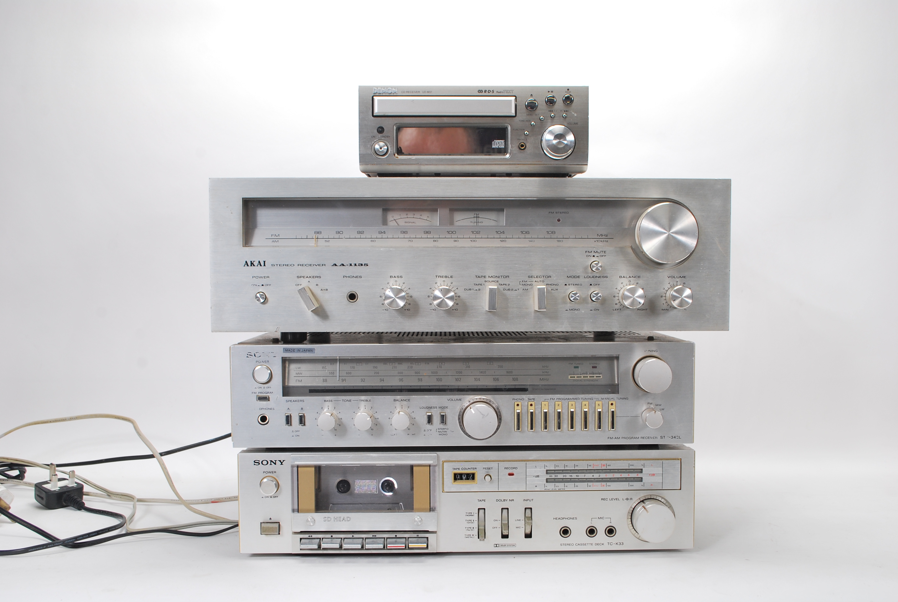 Hi-Fi- A group of four mixed Hi-Fi stacking system to include a Akai stereo receiver AA-1135,