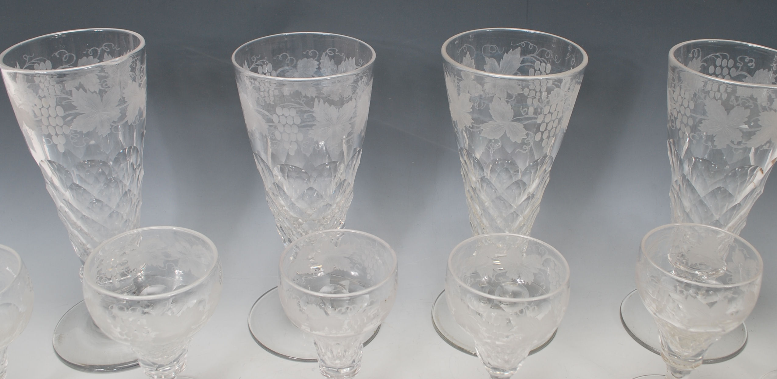 A good set of 6 acid etched 19th century sherry / port glasses. Each with circular foot having - Image 5 of 6