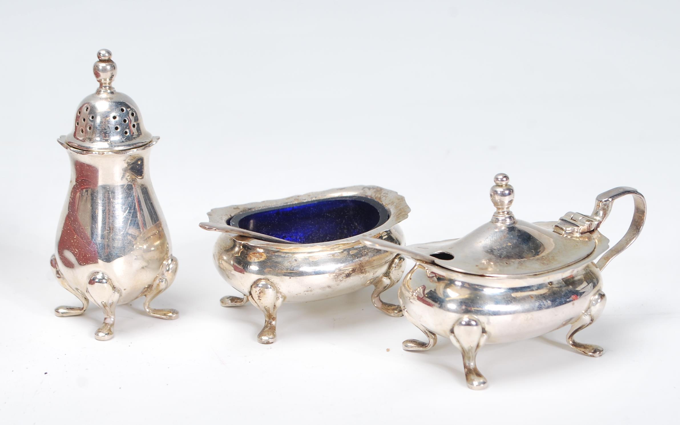 A 20th Century Barker Brothers silver cruet set consisting mustard pot, pepperette, and table sale - Image 2 of 4