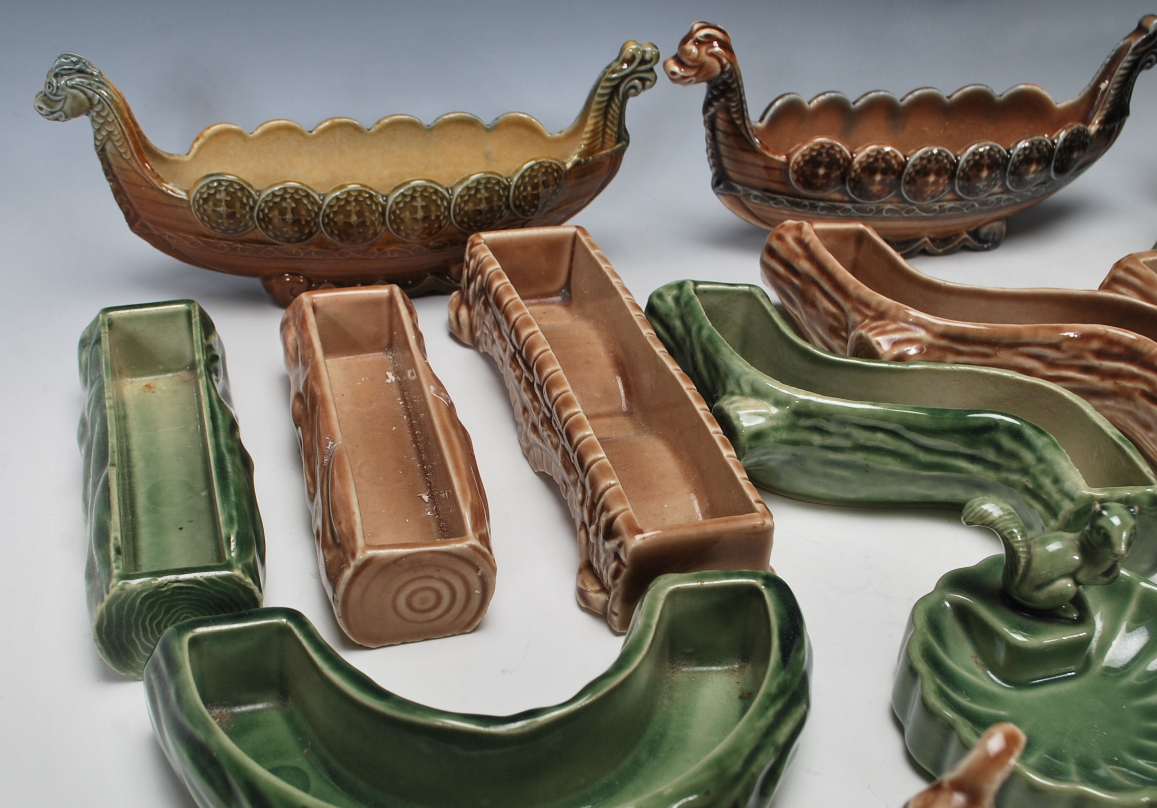 A collection of vintage 20th century Wade ceramics to include a green glazed pipe holder having an - Image 7 of 7