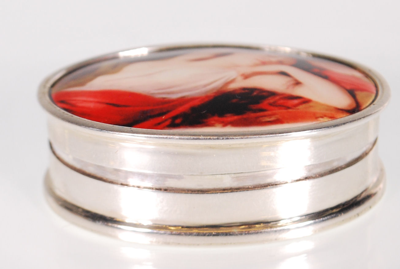 A stamped 925 silver pill pot of oval form having an enamelled lid depicting a classical female - Image 2 of 5