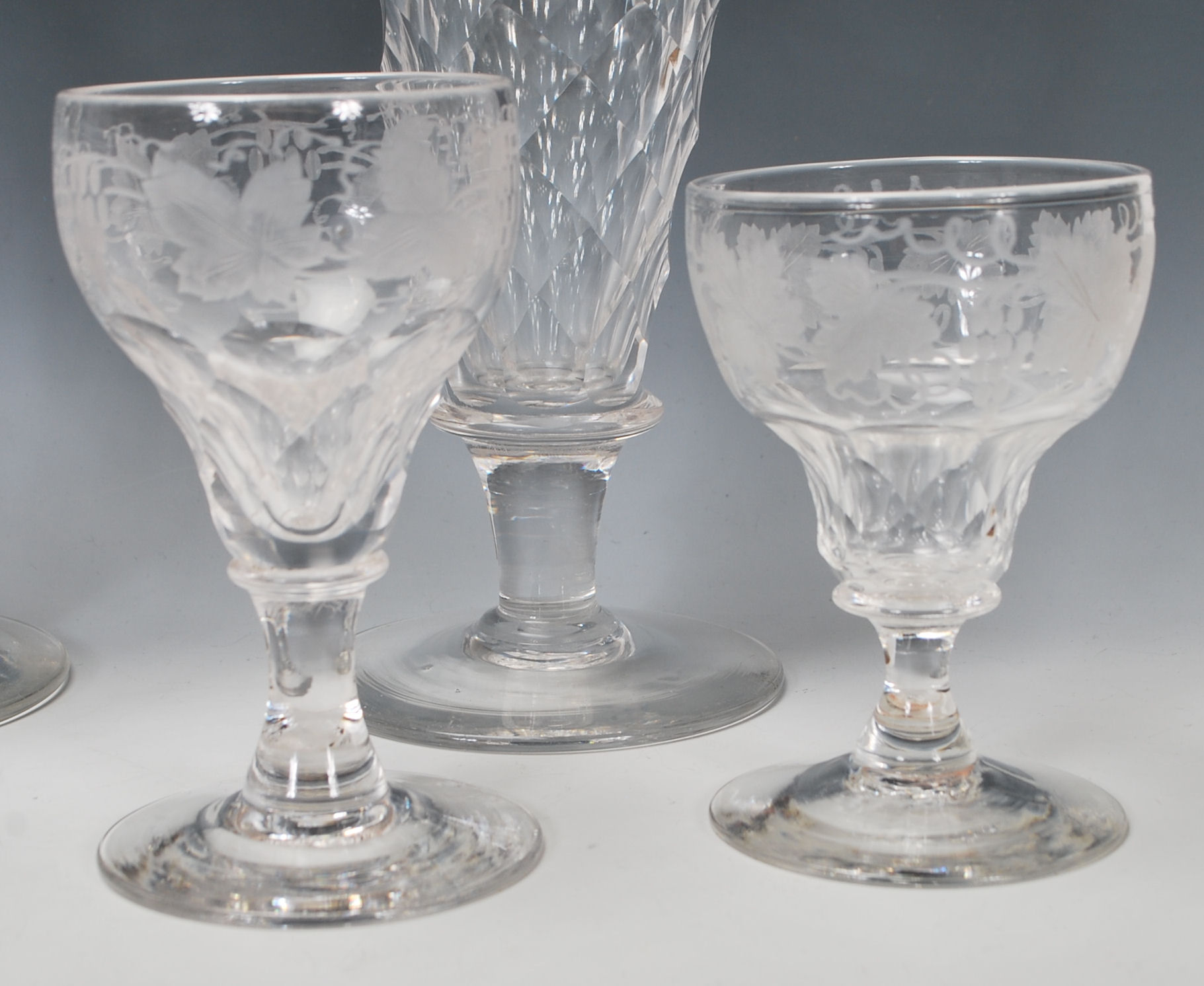 A good set of 6 acid etched 19th century sherry / port glasses. Each with circular foot having - Image 4 of 6