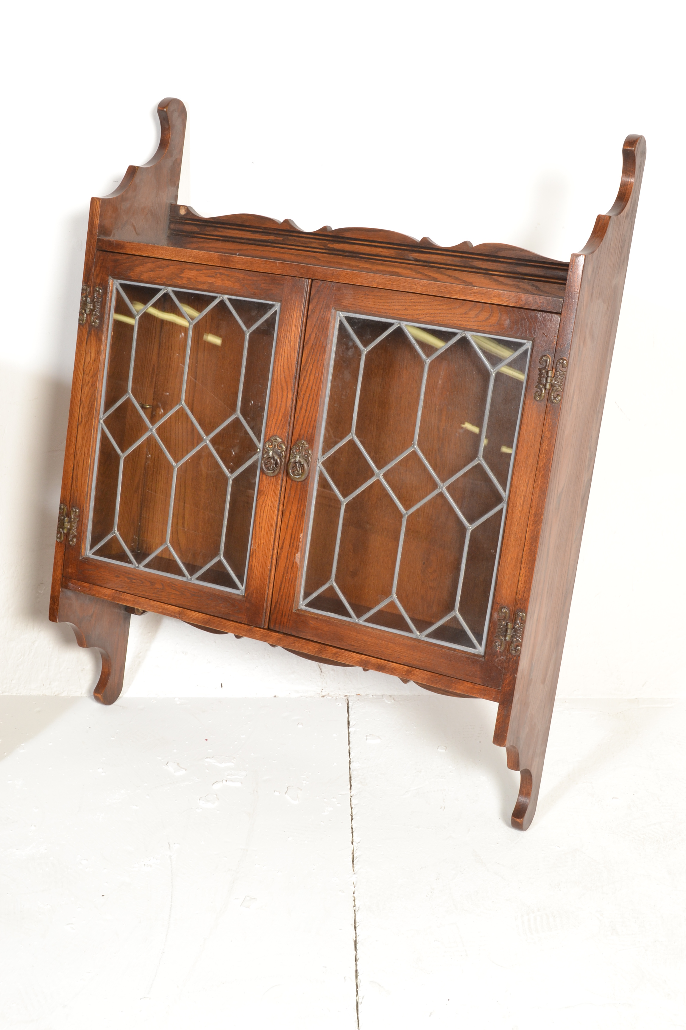 A 20th Century  oak Jaycee lead glazed two-door buffet / drinks trolley, two tiers over glazed - Image 4 of 5