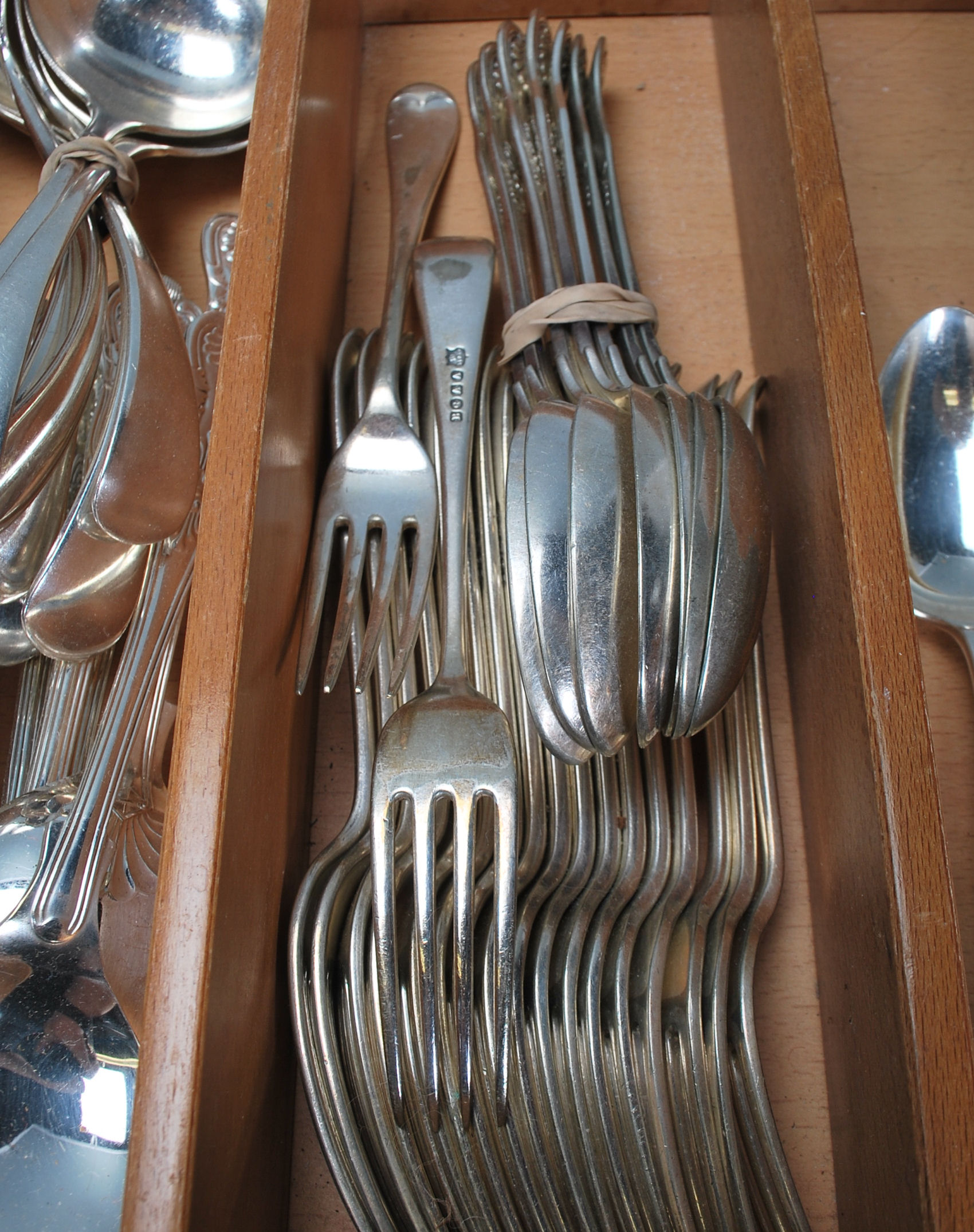 A collection of silver-plated flatware of good qua - Image 4 of 4