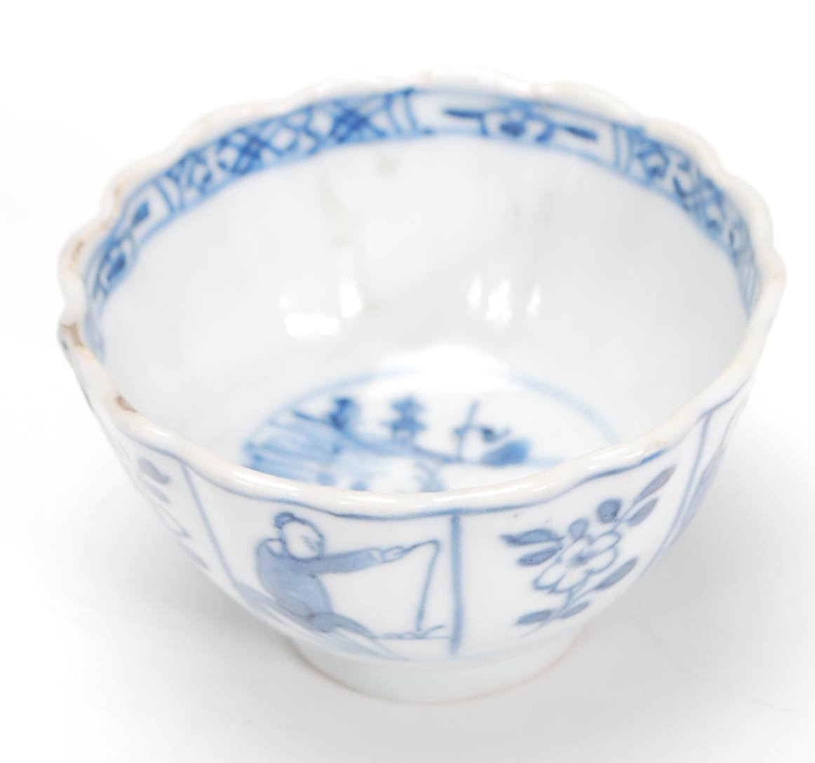 A 19th Century Chinese blue and white tea bowl rai - Image 5 of 7