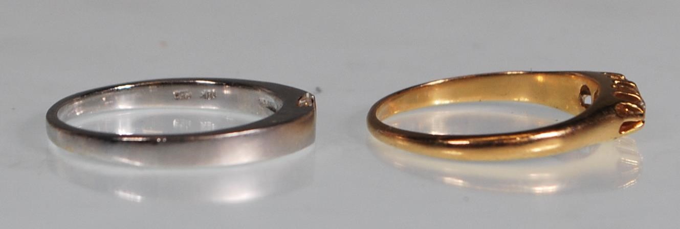 TWO 18CT GOLD AND DIAMOND RINGS TO INCLUDE SOLITAI - Image 2 of 4