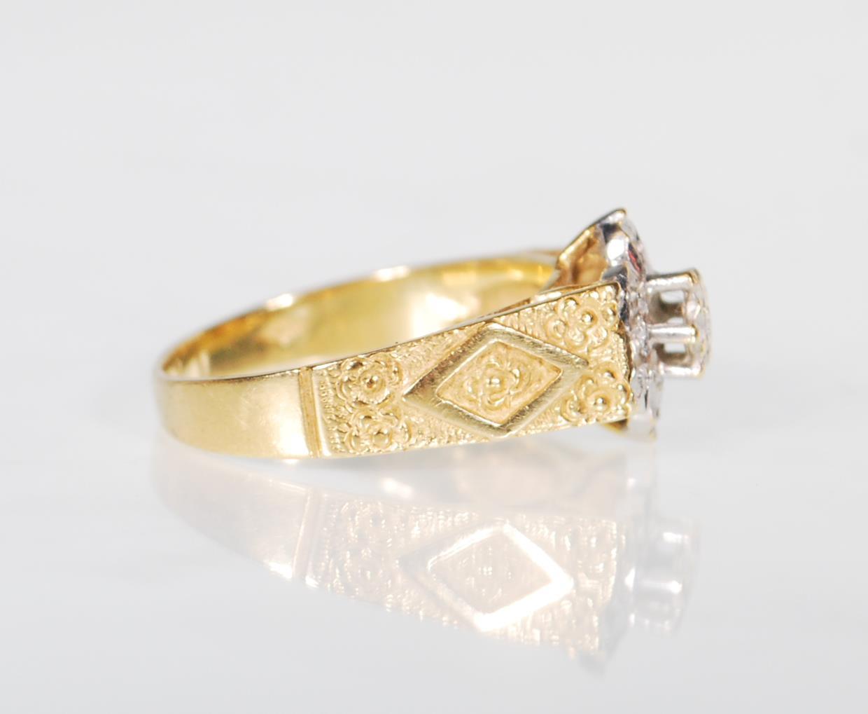 A hallmarked 18ct gold ladies dress ring having ge - Image 2 of 6